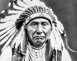 De los indios de las llanuras y también por su contribución al desarrollo del arte contemporáneo de los indios nativos americanos. Los Jefes Indios Mas Famosos Del Oeste Americano