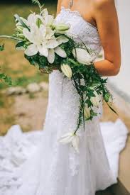 Jeder brautkleid kann maßgeschneidert werden. Brautstrauss Mit Orchideen Oder Lilien Beispielbilder Mit Exotik Flair