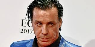He is best known as the lead vocalist and lyricist of neue deutsche härte band ramms. Auf Den Spuren Von Rammstein Sanger Till Lindemann Ein Besuch In Seinem Heimatdorf