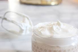 Juste Julie Homemade Creme Fouettee Pour Le Corps Au Cacao Blanc Tuerie Creme Fouettee Beurre Corporel Beurre De Cacao