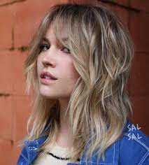 Benzersiz Bir Gorunum Saglayacak Birbirinden Guzel 25 Farkli Sac Modeli 2020 Sac Kesim Modelleri Orta Uzunlukta Sac Modelleri Katli Sac Kesimleri