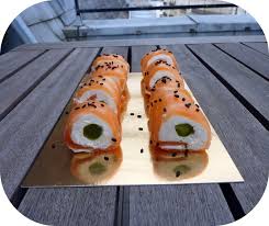 Roules De Saumon Fume Au Chevre Frais Et Asperge Verte Facon Sushis Paperblog Roule Saumon Asperge Verte Saumon Fume