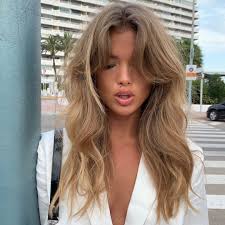 Forever Blowing My Bangs Up And As I M Writing This I M Wondering If Anyone Understands What I Mean Haha Hair Styles Hair Makeover Honey Blonde Hair