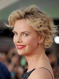 1 tagli capelli ricci 2022: Pin Su Capelli Mossi