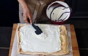 Recette Gateau Roule Meringe Aux Fruits Rouges En Pas A Pas Recette Recette Gateau Gateau Roule Gateau Roule Recette