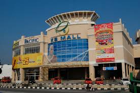 Kota bharu central bus station (jalan pendek) is on the main street in kota bharu city (the jalan pengkalan chepa road) which runs from the central bus station to the sultan ismail petra airport, passing by the royal thai consulate on the way. Kb Mall Gowhere Malaysia