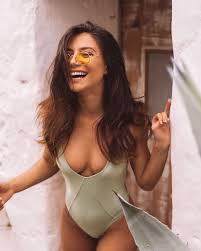Check spelling or type a new query. Carolina Carvalho E A Vitamina D Que Abalou O Instagram