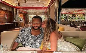 Последние твиты от chrissy teigen (@chrissyteigen). Chrissy Teigen Reveals Whether She Will Have Another Baby After Loss