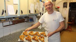Desvres Le Craquelin En Cravate De Stephane Leleu