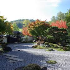 Das ziel der fernöstlichen gartenkunst ist es, mit kiesflächen, steinen und formgehölzen landschaften im miniaturformat nachzubilden. Eine Leuchtende Frabenpracht Wartet Im Herbst Auf Die Besucher Am Japanischen Garten Bielefeld Lokalportal