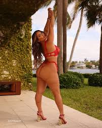 Ara Bozorgian Nude and Sexy Photo Collection - Fappenist