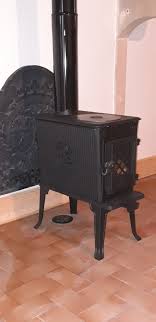 Magasin spécialisé dans la vente et installation de poêle à bois, de granulé et cheminée scandinave. Poele A Bois Jotul Cheminees Protherm