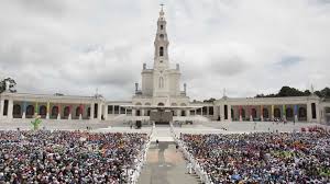 Its construction began with the chapel of the apparitions in 1919 at the request of our lady to the shepherds during. Recinto Do Santuario De Fatima Acolhe Celebracoes Mas Sem Peregrinos