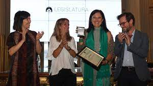 Jun 03, 2021 · cada vez más jóvenes de esta provincia viajan a california para trabajar de 'trimmers' podando cogollos. Claudia Pineiro Ya Es Ciudadana Ilustre De Buenos Aires Mercedes Television
