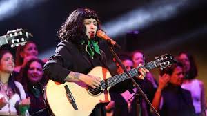 Veja as letras de vivir quintana e ouça canción sin miedo (part. Mon Laferte Canto Potente Cancion Junto A Mas Artistas En El 8m En Mexico
