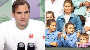 Roger federer's family consists of his parents, an elder sister, his wife and four kids. Kxeespie3s7ilm