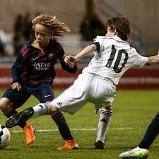 The young player enjoys his annual salary of around €1 million in 2019. Xavi Simons Analysis Tutorial Keepitonthedeck
