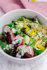 Knallbunte Salat Bowl Mit Quinoa Kidneybohnen Und Joghurt Dressing Fur Den Durchhanger An Heissen Nachmittagen In 2020 Mit Bildern Kidneybohnen Salat Bowl Kidneybohnen Rezept