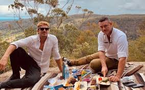 Последние твиты от luke evans (@thereallukevans). Luke Evans E Namorado Passeiam A Cavalo E Curtem Piquenique Quem Quem News