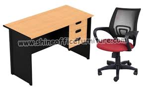 Hal lain yang penting diperhatikan adalah pemilihan model meja dan kursi yang didesain khusus untuk bekerja, bukan model untuk bersantai seperti meja dan kursi yang biasanya ada di rumah. Jual Meja Kantor Dan Kursi Kantor Paket Hemat Di Lapak Shine Office Bukalapak