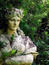 Green Goddess Emporium She Contemplates Solids In The Garden Gartenskulpturen Garten Und Outdoor Steinfiguren Garten