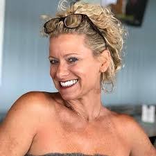 Lori Hickey's Instagram, Twitter & Facebook