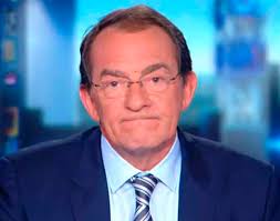 D'après nos confrères du canard enchaîné, le journaliste aurait censuré les images d'un reportage dans lequel figurait une femme voilée. Selon Le Canard Enchaine Jean Pierre Pernaut Aurait Refuse De Diffuser Un Micro Trottoir Montrant Une Femme Voilee Il N Y Aura Pas De Femmes Voilees Dans Mon Journal