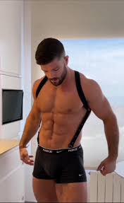 Muscle god Yeti - ThisVid.com