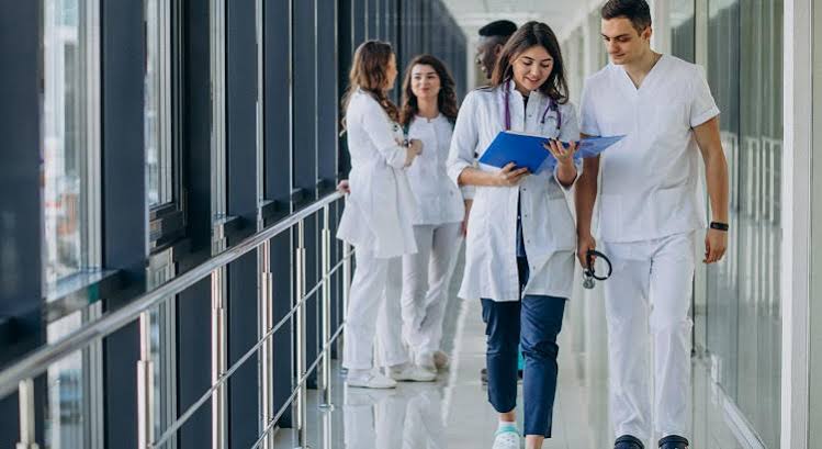 Personal médico beneficiado por la afiliación profesionales de la salud COONADOC
