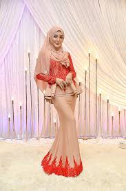 The stewardess who was in an affair with singer shahir zawawi says she is prepared to show chat evidence to his girlfriend erra fazira Actress Erra Fazira S Marriage Plans May Be Derailed By Third Party Entertainment News Top Stories The Straits Times
