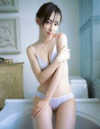 秋山莉奈。 夏のはじめにやっぱり魅たい～美尻！ - 夏のエッチな～おねえさん！