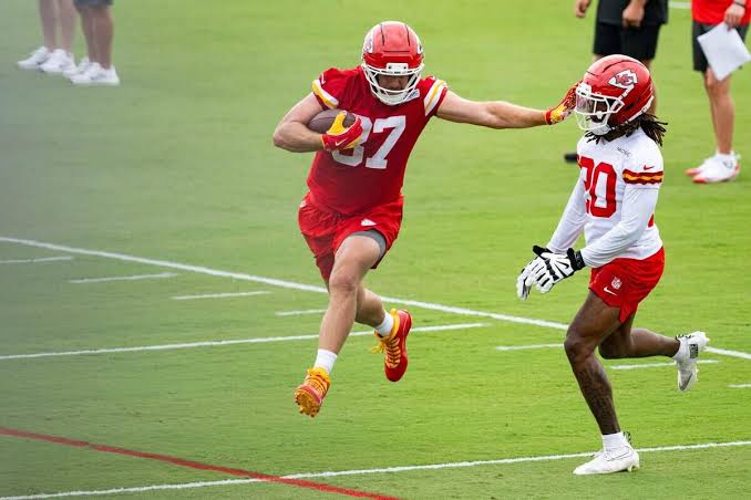 Travis Kelce shows early form at Chiefs training camp | Kansas City Star