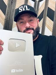 Daniel Dowler's Instagram, Twitter & Facebook