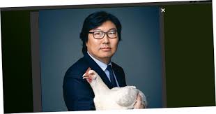 Séparé d'eva, il est l'heureux papa d'une petite fille de 19 mois Jean Vincent Place Pose Avec Une Poule Pour La Journee De La Femme Nordpresse Toute L Actualite Belge Suisse Et Francaise