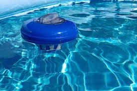 Looking into an automatic pool chlorinator but need to find out more about the pros and cons of owning one? Benefits Of Chlorine Systems Vs Salt Chlorinators Crystal Clear Pools