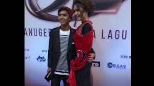 Nama fara hazel mungkin belum di kenali lagi seperti adiknya aiman tino dalam dunia hiburan. Download Lagu Aiman Tino Feat Farah Hazel Mp3 Video Mp4 3gp