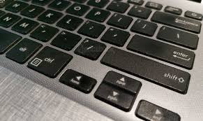 Ada alasan tersendiri kenapa saya menyukai laptop dengan format keyboard utuh seperti pada dell latitude e6530 atau edge 15 milik saya. 4 Cara Memperbaiki Keyboard Laptop Yang Rusak Pricebook