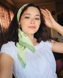 Bella Dotson » Bio, Age, Net Worth, Family