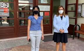Είναι επίσης βουλευτής στην εκλογική περιφέρεια β1 βορείου τομέα αθηνών με τη νέα δημοκρατία και έχει διατελέσει στο παρελθόν δημοτική σύμβουλος και αντιδήμαρχος. Pentelh H Yfypoyrgos Ygeias Zwh Rapth Sto Dhmo Pentelhs Edisorama Gr