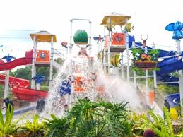 The inn located here is also a great place where you can indulge in activities such as golf, fishing, lakeside cruises. Travelogue Malaysia Bukit Merah Laketown Resort Live Life Lah