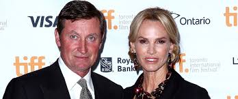 She grew up in a celebrity household, her dad the gretzky family has always been all about sports. Wayne Gretzky S 5 Kids And Beautiful Wife Janet Jones Inside The Nhl Legend S Family