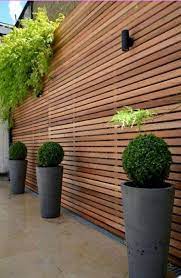 30 Backyard Garden Fence Decor Ideas Gardenholic Privacy Fence Designs Backyard Fence Decor Backyard Landscaping Designs