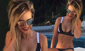 Vogue Williams flaunts her tanned and toned figure in a monochrome bikini |  Daily Mail Online