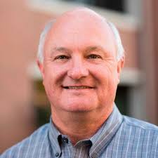 UICALS Dean Leslie Edgar announced today the appointment of Benton Glaze as  interim head of the Department of Animal, Veterinary and Food Sciences for  a term of no more than 23 months.