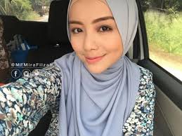Bagi saya, setiap kecaman yang diberi oleh masyarakat sebenarnya tidak membantu seseorang artis itu. Pin On Female