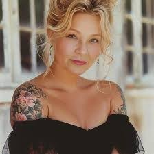 Belinda Renfro's Instagram, Twitter & Facebook