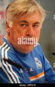 Madrid, Spain. 14th Jan, 2014. 35 year old Eva Borja Jimenez (right) argues  heatedly with a police officer during a closure, inside the municipal  company of housing and land of Madrid (EMVS)
