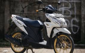 Dengan ukuran lampu depan supra x 125 keluaran tahun 2010 standar pabrik (2 x 25 watt) ada beberapa yang pas untuk head lamp honda supra x 125, tapi sayang semua lampu itu tapi ternyata setelah digunakan beberapa bulan, timbul noda hitam asap didalam bola kacanya, ini. Modifikasi Motor Vario 125 Warna Hitam Radea