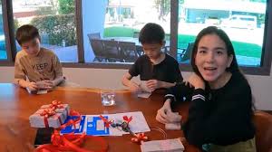 ต้องยอมรับว่าอดีตดาราสาว พลอย ชิดจันทร์ คุณแม่ลูก 4 ทำให้หลายๆ คนสงสัยอยู่บ่อยๆ ว่าทำไมชีวิตของเธอนั้นดี๊ดี มีเงินทอง. 0jkhn9hp9lh6nm