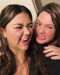 Diana Desiderio's Instagram, Twitter & Facebook